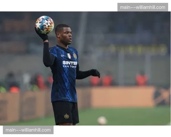 曼联马兹拉维生病缺席训练 摩洛哥边卫赛前通过体能测试