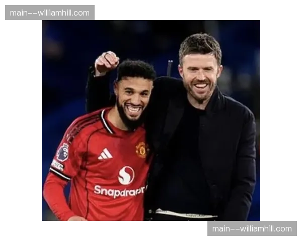 曼联防守落位更加紧凑，卡里克调整后防线协同保护